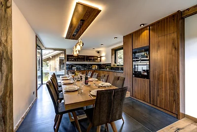 Chalet + 10m pool, daily housekeeping &...