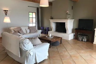 Üppiges Ferienhaus mit privatem Pool