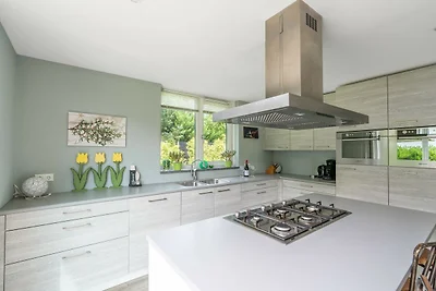 Geräumige und helle Ferienvilla für 10...