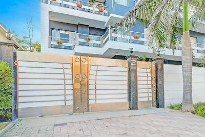 Super Townhouse Sector 49 Sohna Road