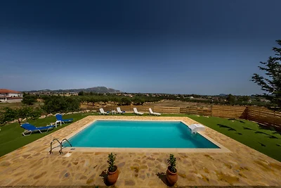 Villa di lusso con piscina a Kalpaki