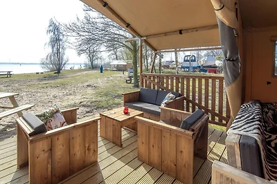 Luxe safarilodge aan het water