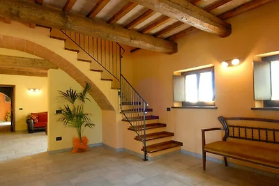 Elegante Casa Vacanze a Urbania con Giardino