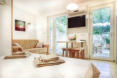 Apartments Gracin - Studio Apartment with Ter...