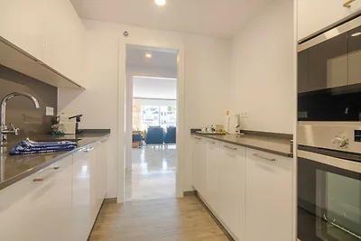 Beachside Penthouse with Rooftop Terrace &...