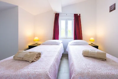 Villa Dundo Pero - Four Bedroom Villa with Sw...