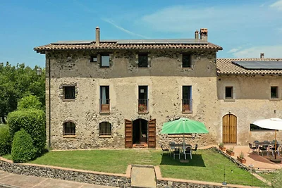 Appartement in La Garrotxa met Zwembad