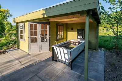 Luxuriöses Zelthaus mit Infrarotsauna