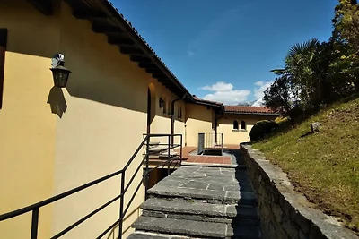 Camelia, Casa Azalea