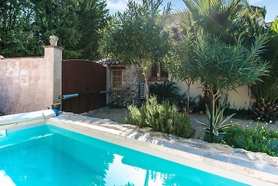 Charmantes Ferienhaus in Lorgues mit Pool