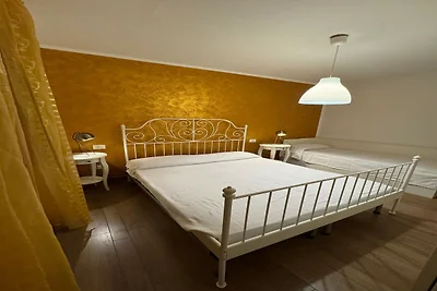 Panoramablick auf den See, umzäunter Privatga...