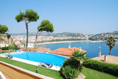 Moderno appartamento con piscina
