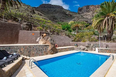 Villa mit beheiztem Pool und Bergblick