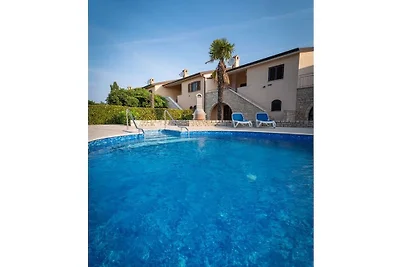 Ferienhaus in Kaštelir mit Schwimmbecken
