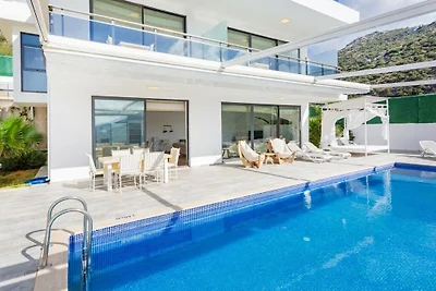 Villa in Kalkan mit Schwimmbecken