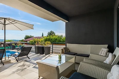 Villa in Pomer mit Schwimmbecken