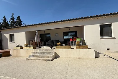 Villa mit Pool und Jacuzzi nahe Châteauneuf-d...