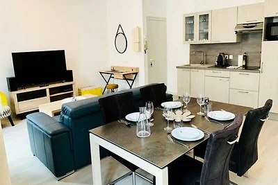 Le Grand Cloutiers, Stadscentrum, LR135