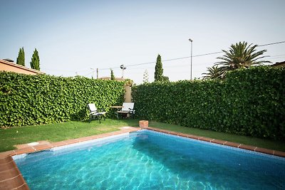 Moderne Villa in Les Corts mit Pool