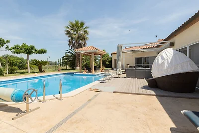 Luxe villa in Vilacolum met privézwembad