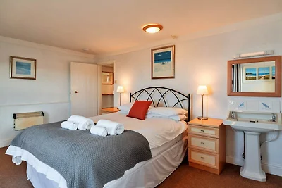 Sea-view cottage in Sennen, No Deposit