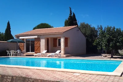 Bella casa vacanza con piscina a Argeliers
