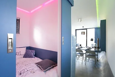 Zeitgenössisches Waterfront Chalet für 4...