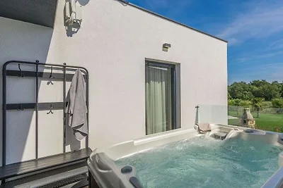 Villa in Novigrad mit Schwimmbecken