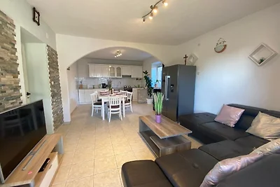 Schönes Ferienhaus mit in Lisicic