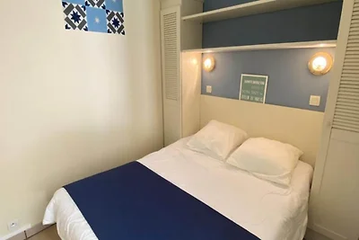 Marineblaue Residenz mit zwei Zimmern