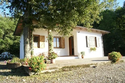 Ferienhaus in Magione mit Garten