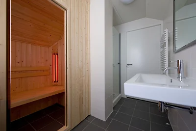 Schöne Villa mit Infrarotsauna, in Strandnähe