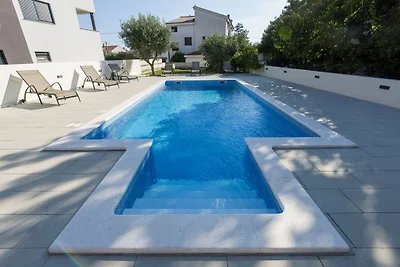 Villa al mare a Zara con piscina
