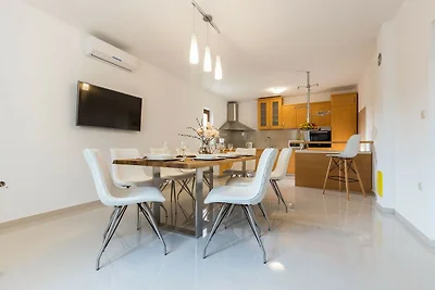 Modern Escape with Private Pool - 4 Bedroom...