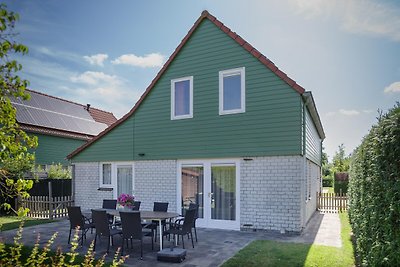 Geräumiges Ferienhaus mit Sauna in Strandnähe