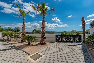 Villa met infinity pool in Maslenica