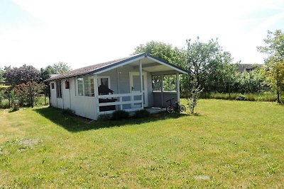 Hübscher Bungalow in Wrzosowo mit Garten