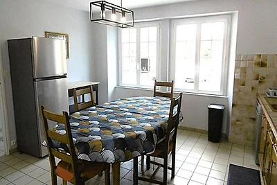 Huis vlakbij het strand met tuin en barbecue