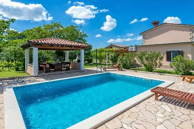 Ferienhaus in Trget mit Schwimmbecken