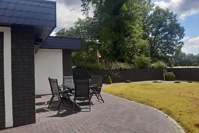 Bungalow in Suderburg met zwembad