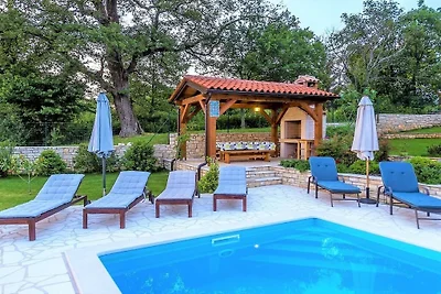 Villa in Tinjan met barbecue en wifi.