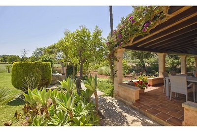 Schöne rustikale Finca mit Pool in Meeresnähe