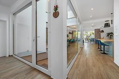 Villa met zwembad, speelkamer en tuin