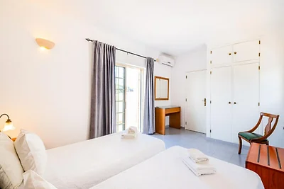 Villa in der Nähe des Strandes von São Rafael...