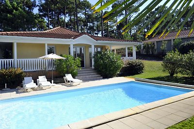 Villa con una piscina privata a Lacanau-Océan