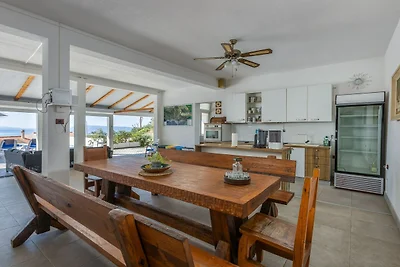 Villa Blanka - Six Bedroom Villa with Swimmin...