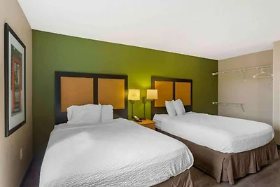 2 Queensize Bedden | Roken, Keuken