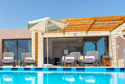Villa bij Laki Beach met Zwembad