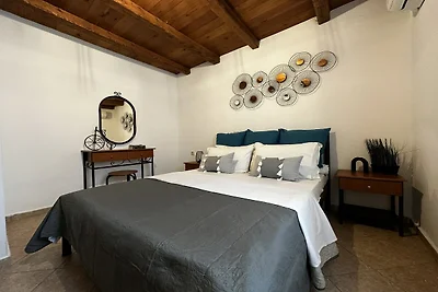 Villa in Margarites mit Pool und Bergblick