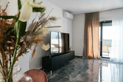 Villa La Ze - Three Bedroom Villa with Swimmi...